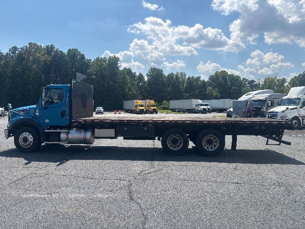 Flatbed Truck-Light and Medium Duty Trucks-Freightliner-2021-M211264S-Concord-NC-353,050\n\t\tmiles-$ 88,250 - Image 4