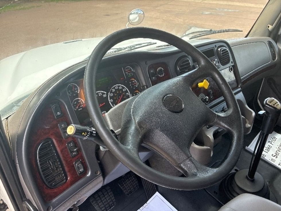 Flatbed Truck-Light and Medium Duty Trucks-Freightliner-2021-M211264S-Jackson-MS-163,738\n\t\tmiles-$ 114,000 - Image 13
