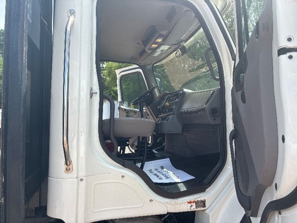 Flatbed Truck-Light and Medium Duty Trucks-Freightliner-2021-M211264S-Jackson-MS-163,738\n\t\tmiles-$ 114,000 - Image 16
