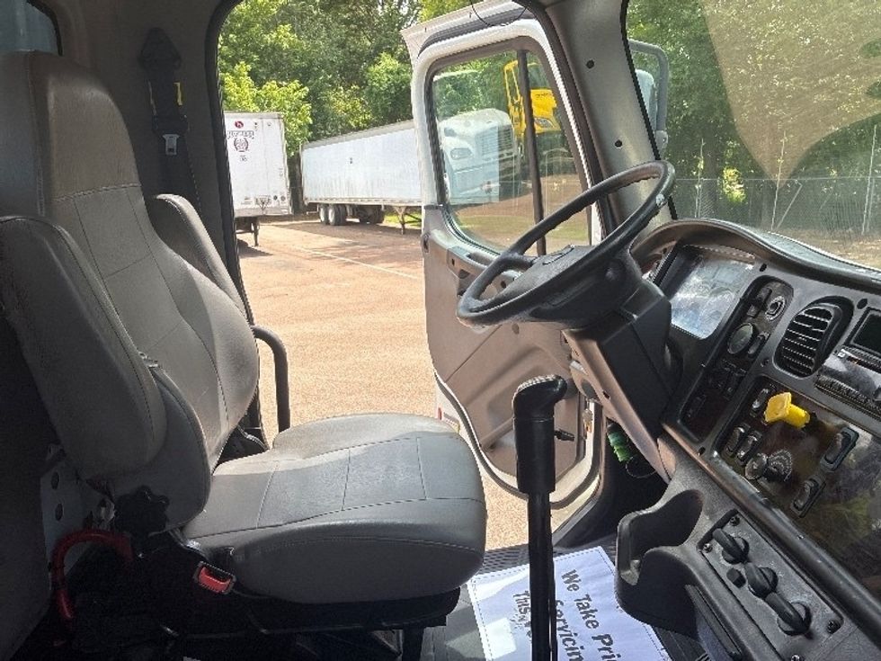 Flatbed Truck-Light and Medium Duty Trucks-Freightliner-2021-M211264S-Jackson-MS-163,738\n\t\tmiles-$ 114,000 - Image 18