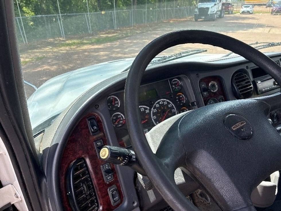 Flatbed Truck-Light and Medium Duty Trucks-Freightliner-2021-M211264S-Jackson-MS-190,680\n\t\tmiles-$ 106,750 - Image 14