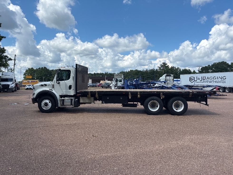 Flatbed Truck-Light and Medium Duty Trucks-Freightliner-2021-M211264S-Jackson-MS-190,680\n\t\tmiles-$ 106,750 - Image 4