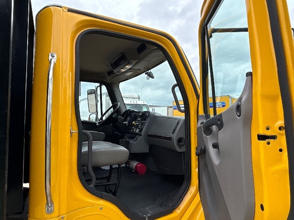 Flatbed Truck-Light and Medium Duty Trucks-Freightliner-2022-M2-Arlington-TX-161,463\n\t\tmiles-$ 61,250 - Image 19