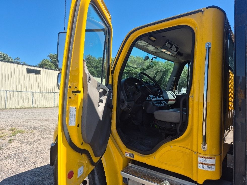 Flatbed Truck-Light and Medium Duty Trucks-Freightliner-2022-M2-Brooklyn Park-MN-52,291\n\t\tmiles-$ 66,750 - Image 16