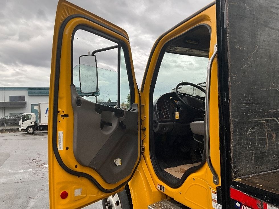 Flatbed Truck-Light and Medium Duty Trucks-Freightliner-2022-M2-Burnaby-BC-92,552\n\t\tkm-$ 101,500 - Image 12