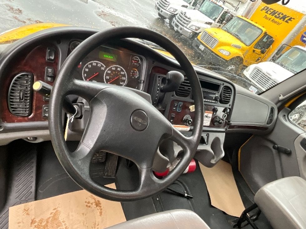 Flatbed Truck-Light and Medium Duty Trucks-Freightliner-2022-M2-Burnaby-BC-92,552\n\t\tkm-$ 101,500 - Image 14