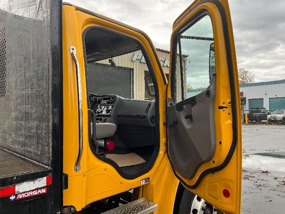 Flatbed Truck-Light and Medium Duty Trucks-Freightliner-2022-M2-Burnaby-BC-92,552\n\t\tkm-$ 101,500 - Image 16