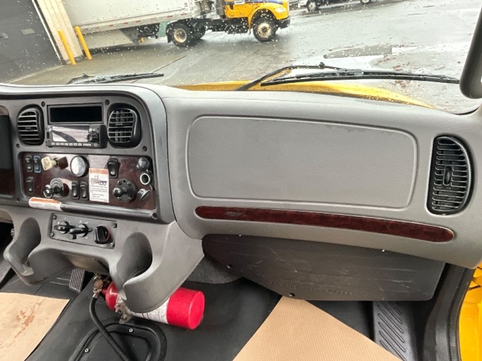 Flatbed Truck-Light and Medium Duty Trucks-Freightliner-2022-M2-Burnaby-BC-92,552\n\t\tkm-$ 101,500 - Image 17