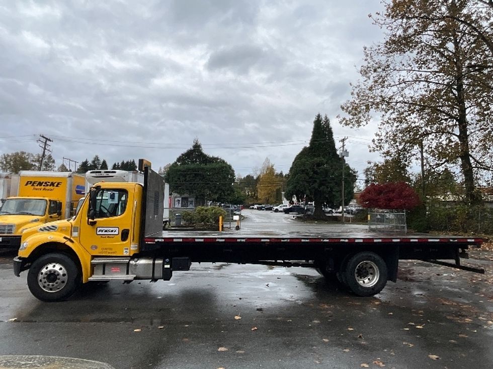 Flatbed Truck-Light and Medium Duty Trucks-Freightliner-2022-M2-Burnaby-BC-92,552\n\t\tkm-$ 101,500 - Image 4
