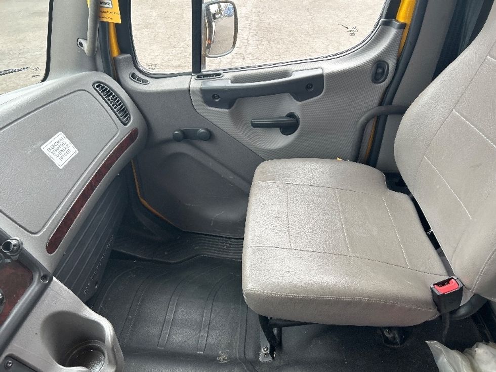 Flatbed Truck-Light and Medium Duty Trucks-Freightliner-2022-M2-Clackamas-OR-42,776\n\t\tmiles-$ 74,250 - Image 14