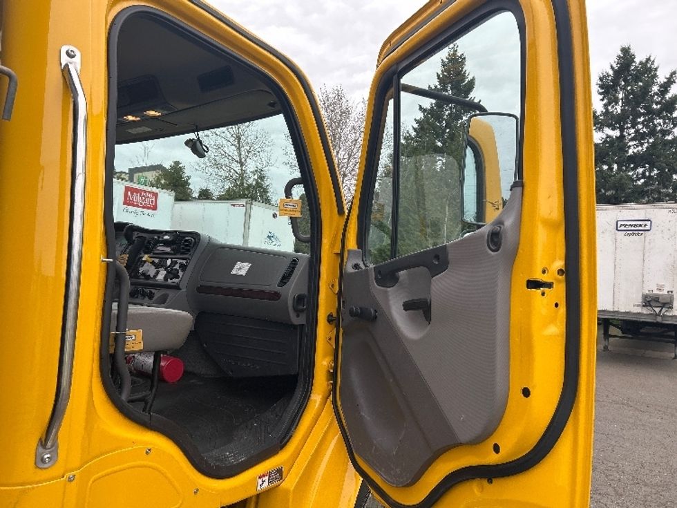 Flatbed Truck-Light and Medium Duty Trucks-Freightliner-2022-M2-Clackamas-OR-42,776\n\t\tmiles-$ 74,250 - Image 15