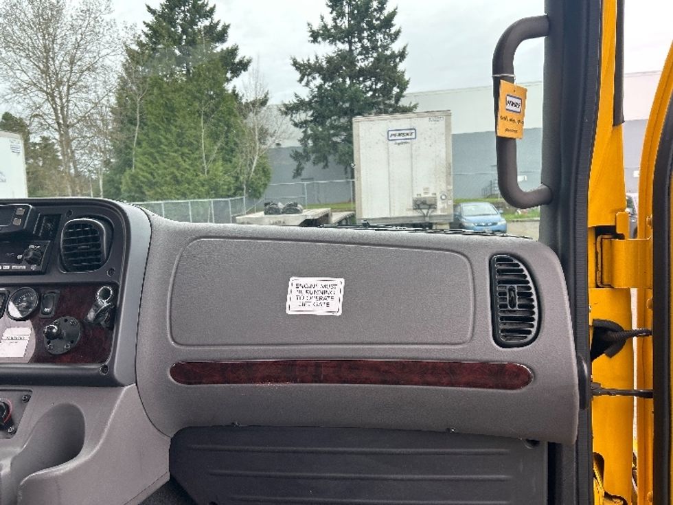 Flatbed Truck-Light and Medium Duty Trucks-Freightliner-2022-M2-Clackamas-OR-42,776\n\t\tmiles-$ 74,250 - Image 16