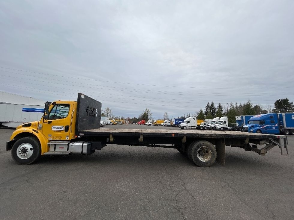 Flatbed Truck-Light and Medium Duty Trucks-Freightliner-2022-M2-Clackamas-OR-42,776\n\t\tmiles-$ 74,250 - Image 4
