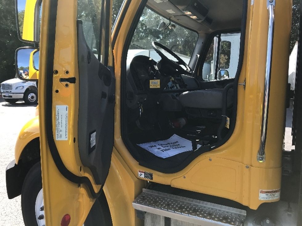 Flatbed Truck-Light and Medium Duty Trucks-Freightliner-2022-M2-Conover-NC-190,492\n\t\tmiles-$ 59,750 - Image 14