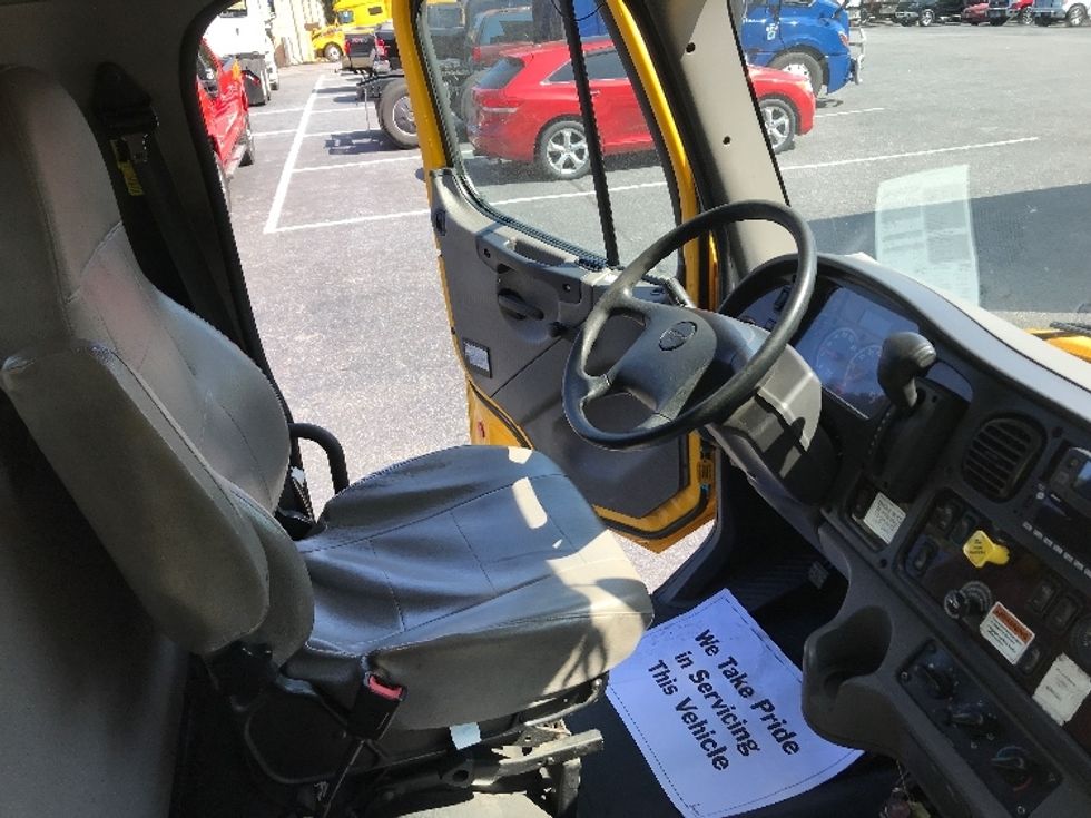 Flatbed Truck-Light and Medium Duty Trucks-Freightliner-2022-M2-Conover-NC-190,492\n\t\tmiles-$ 59,750 - Image 20