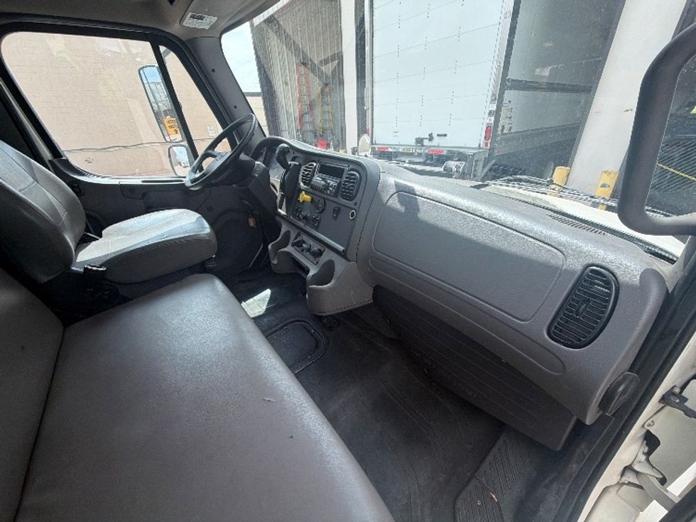 Flatbed Truck-Light and Medium Duty Trucks-Freightliner-2022-M2-Dallas-TX-119,188\n\t\tmiles-$ 73,750 - Image 19