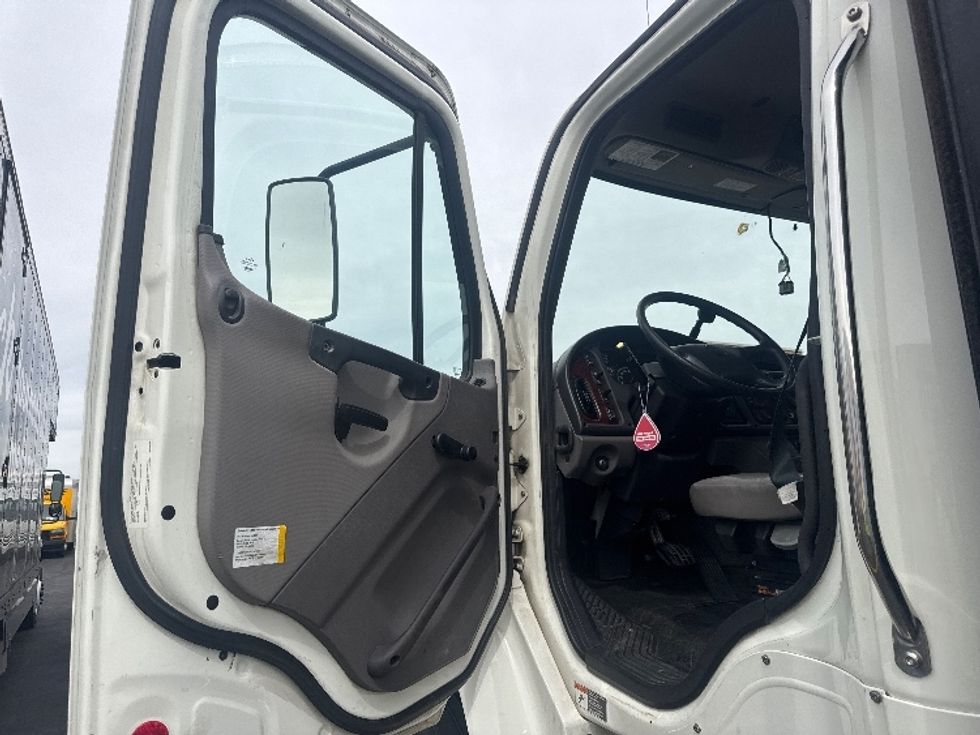 Flatbed Truck-Light and Medium Duty Trucks-Freightliner-2022-M2-Denver-CO-156,679\n\t\tmiles-$ 18,000 - Image 10
