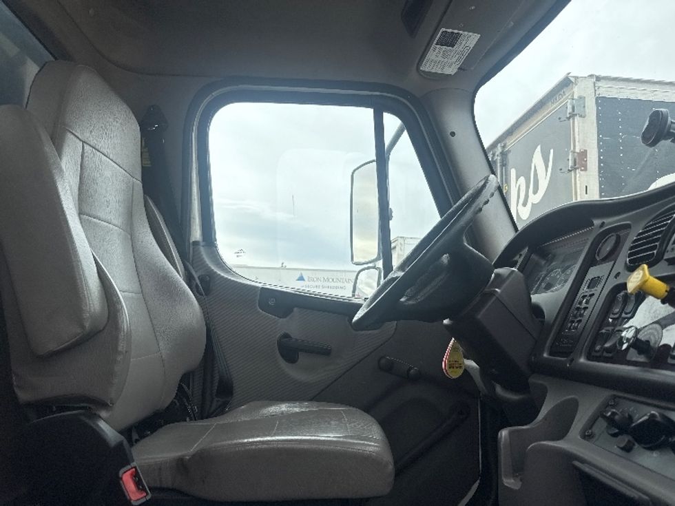 Flatbed Truck-Light and Medium Duty Trucks-Freightliner-2022-M2-Denver-CO-156,679\n\t\tmiles-$ 18,000 - Image 16