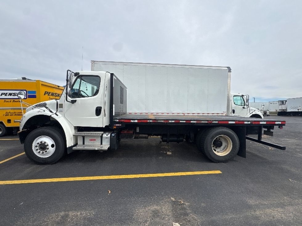 Flatbed Truck-Light and Medium Duty Trucks-Freightliner-2022-M2-Denver-CO-156,679\n\t\tmiles-$ 18,000 - Image 4