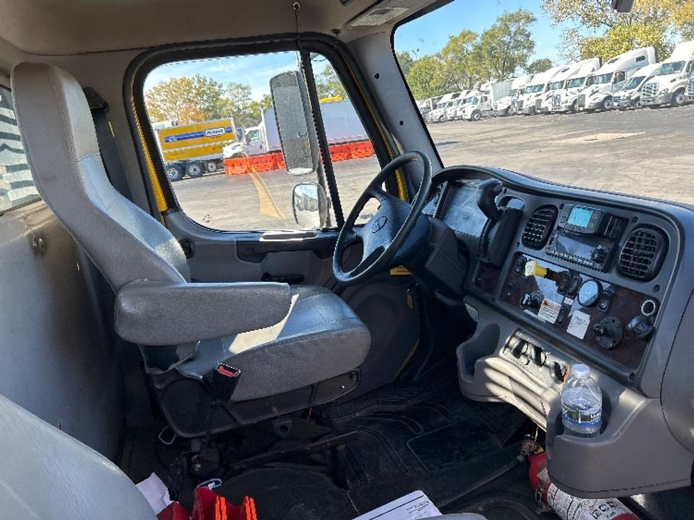 Flatbed Truck-Light and Medium Duty Trucks-Freightliner-2022-M2-East Chicago-IN-150,507\n\t\tmiles-$ 63,500 - Image 19