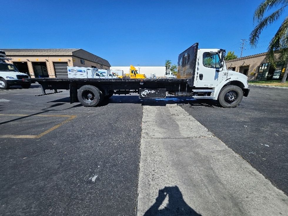 Flatbed Truck-Light and Medium Duty Trucks-Freightliner-2022-M2-Fontana-CA-125,081\n\t\tmiles-$ 79,500 - Image 13