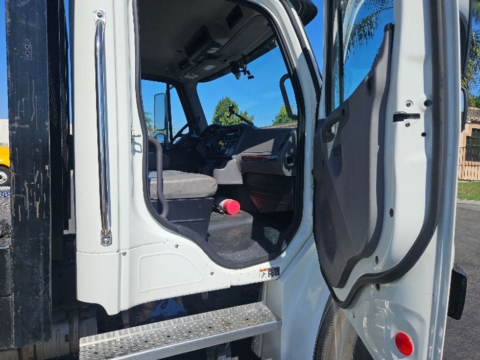 Flatbed Truck-Light and Medium Duty Trucks-Freightliner-2022-M2-Fontana-CA-125,081\n\t\tmiles-$ 79,500 - Image 18