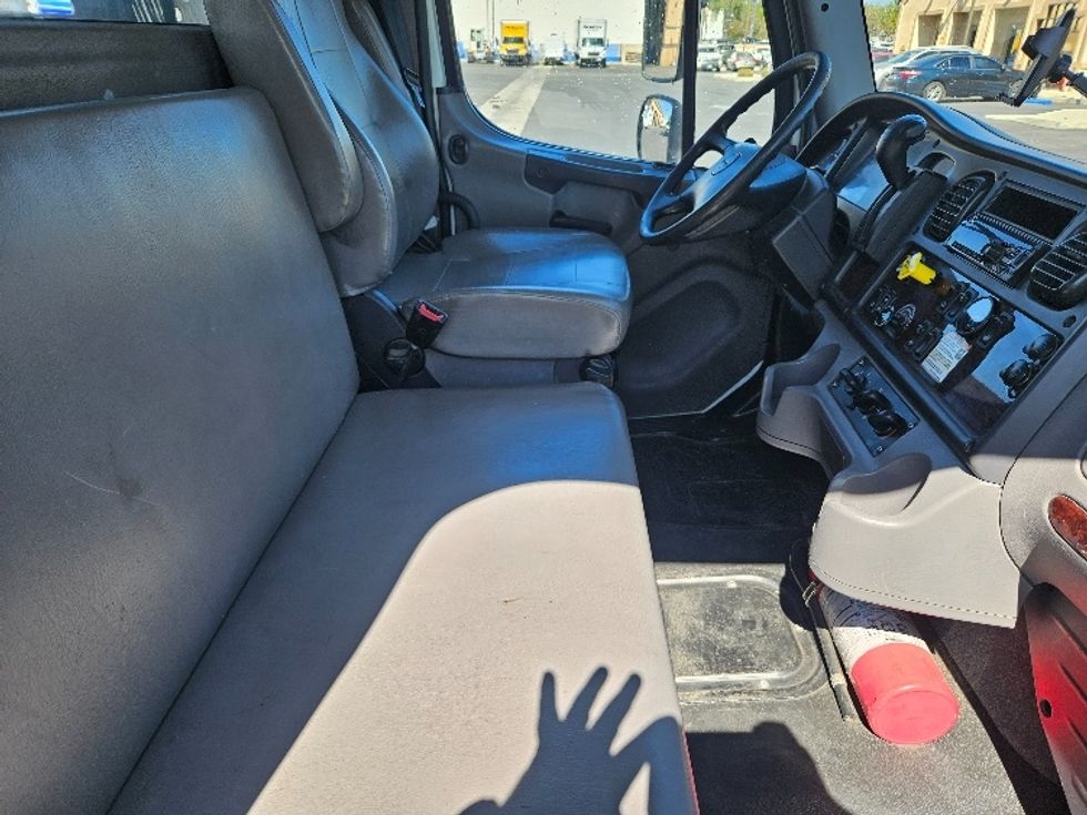 Flatbed Truck-Light and Medium Duty Trucks-Freightliner-2022-M2-Fontana-CA-125,081\n\t\tmiles-$ 79,500 - Image 20