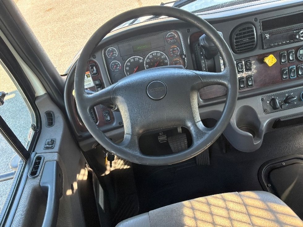Flatbed Truck-Light and Medium Duty Trucks-Freightliner-2022-M2-Hagerstown-MD-205,376\n\t\tmiles-$ 46,750 - Image 17