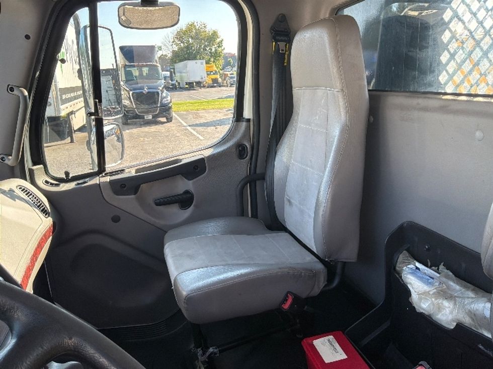 Flatbed Truck-Light and Medium Duty Trucks-Freightliner-2022-M2-Hagerstown-MD-205,376\n\t\tmiles-$ 46,750 - Image 18