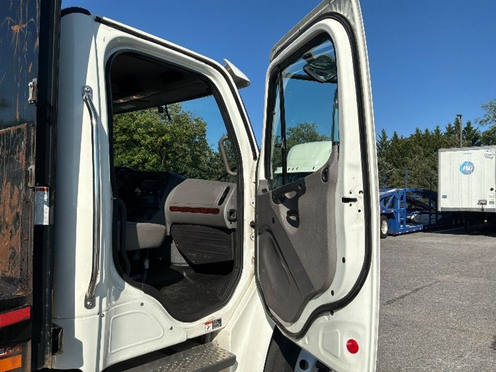 Flatbed Truck-Light and Medium Duty Trucks-Freightliner-2022-M2-Hagerstown-MD-205,376\n\t\tmiles-$ 46,750 - Image 19
