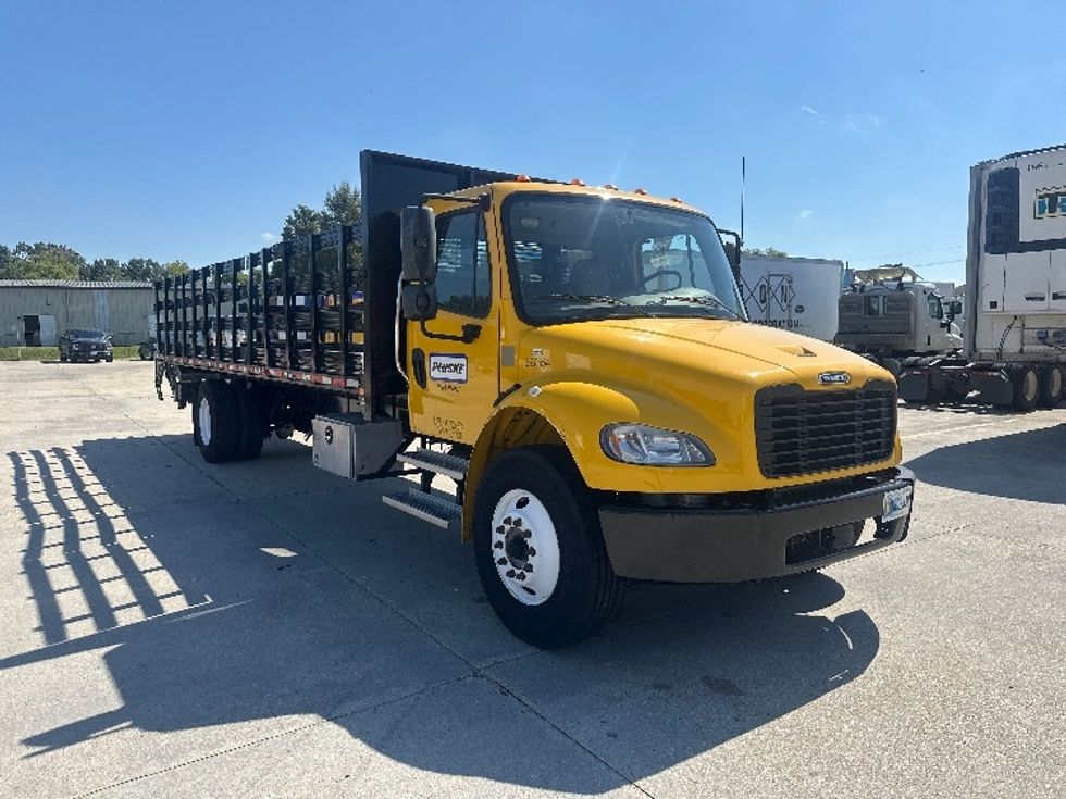 Flatbed Truck-Light and Medium Duty Trucks-Freightliner-2022-M2-Harahan-LA-162,718\n\t\tmiles-$ 62,000 - Image 1