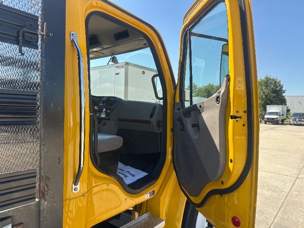 Flatbed Truck-Light and Medium Duty Trucks-Freightliner-2022-M2-Harahan-LA-162,718\n\t\tmiles-$ 62,000 - Image 16