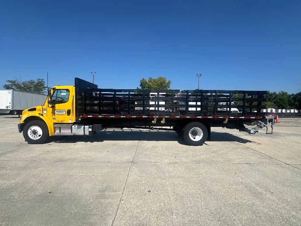 Flatbed Truck-Light and Medium Duty Trucks-Freightliner-2022-M2-Harahan-LA-162,718\n\t\tmiles-$ 62,000 - Image 4