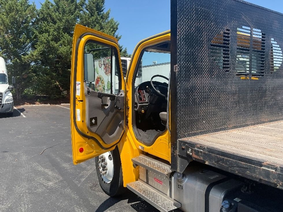 Flatbed Truck-Light and Medium Duty Trucks-Freightliner-2022-M2-Harrisburg-PA-99,980\n\t\tmiles-$ 70,000 - Image 16