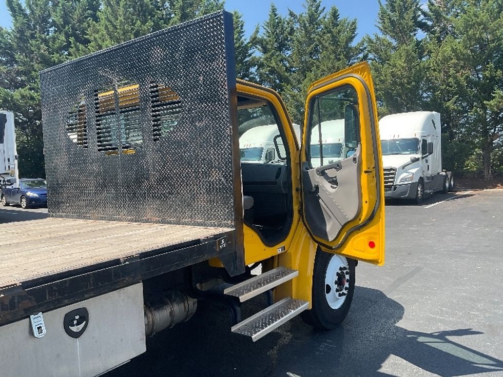 Flatbed Truck-Light and Medium Duty Trucks-Freightliner-2022-M2-Harrisburg-PA-99,980\n\t\tmiles-$ 70,000 - Image 20