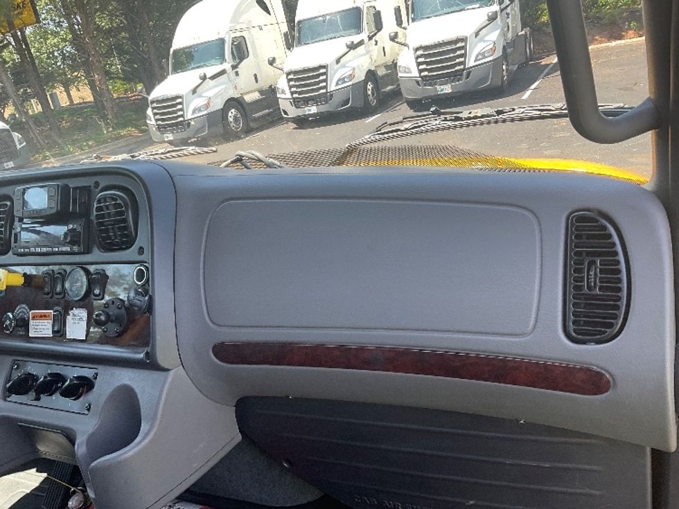 Flatbed Truck-Light and Medium Duty Trucks-Freightliner-2022-M2-Harrisburg-PA-99,980\n\t\tmiles-$ 70,000 - Image 21