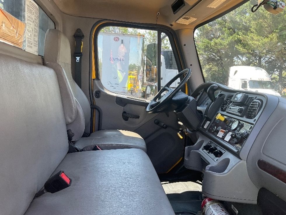 Flatbed Truck-Light and Medium Duty Trucks-Freightliner-2022-M2-Harrisburg-PA-99,980\n\t\tmiles-$ 70,000 - Image 22