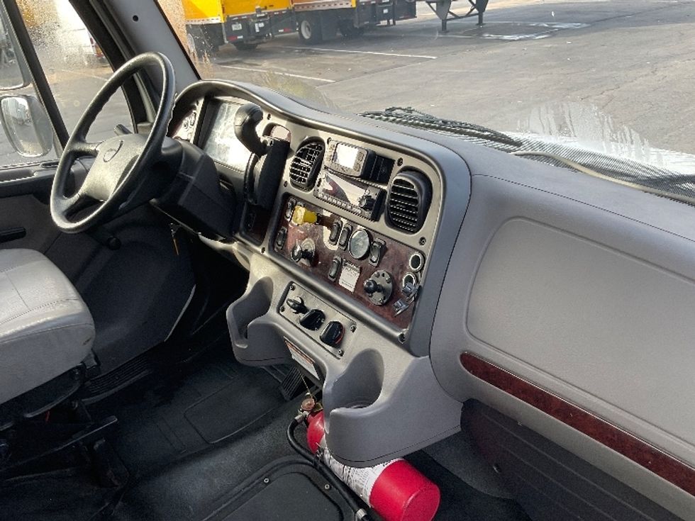 Flatbed Truck-Light and Medium Duty Trucks-Freightliner-2022-M2-Little Rock-AR-133,834\n\t\tmiles-$ 67,750 - Image 19