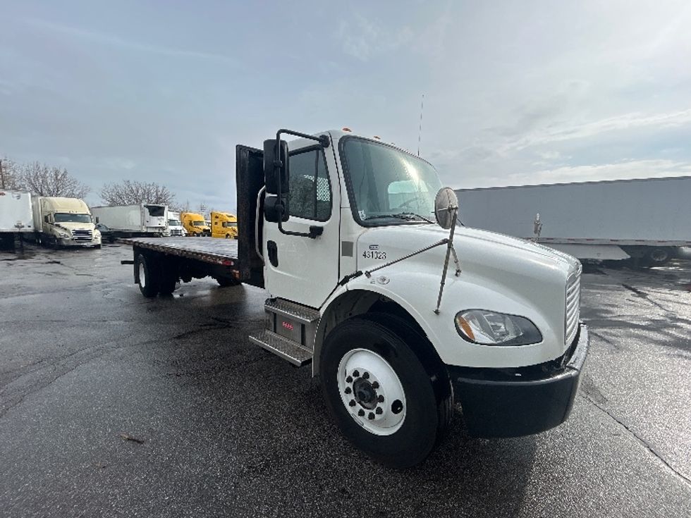 Flatbed Truck-Light and Medium Duty Trucks-Freightliner-2022-M2-Middlefield-OH-333,826\n\t\tmiles-$ 28,250 - Image 1