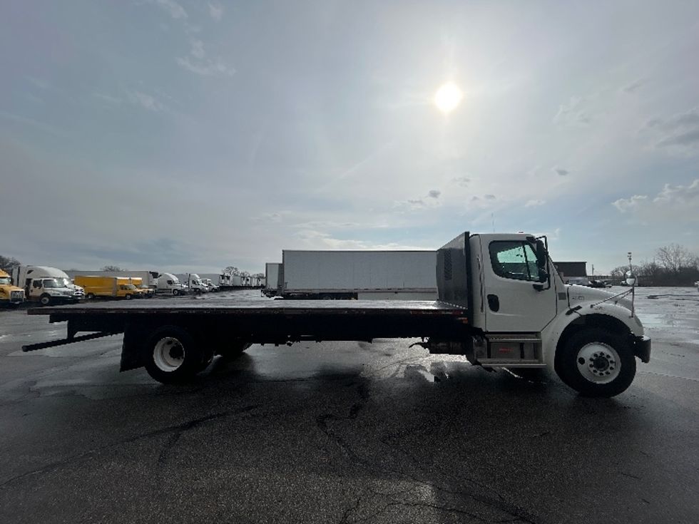 Flatbed Truck-Light and Medium Duty Trucks-Freightliner-2022-M2-Middlefield-OH-333,826\n\t\tmiles-$ 28,250 - Image 15