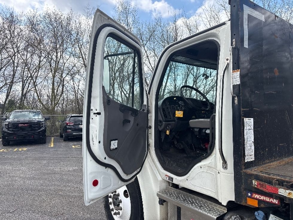 Flatbed Truck-Light and Medium Duty Trucks-Freightliner-2022-M2-Middlefield-OH-344,036\n\t\tmiles-$ 27,750 - Image 12