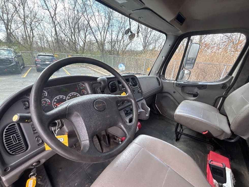 Flatbed Truck-Light and Medium Duty Trucks-Freightliner-2022-M2-Middlefield-OH-344,036\n\t\tmiles-$ 27,750 - Image 13