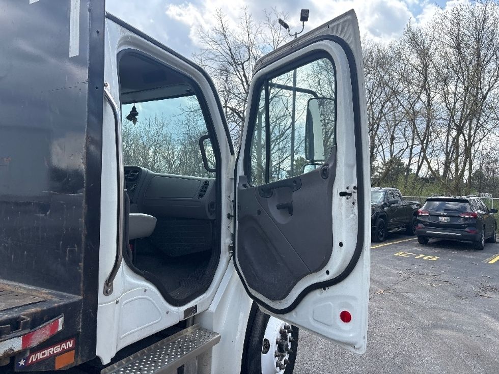 Flatbed Truck-Light and Medium Duty Trucks-Freightliner-2022-M2-Middlefield-OH-344,036\n\t\tmiles-$ 27,750 - Image 16