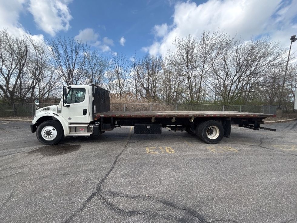 Flatbed Truck-Light and Medium Duty Trucks-Freightliner-2022-M2-Middlefield-OH-344,036\n\t\tmiles-$ 27,750 - Image 4