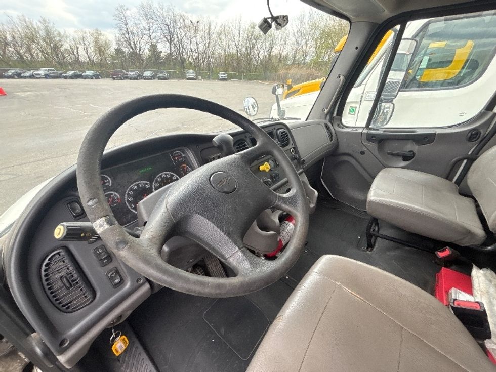 Flatbed Truck-Light and Medium Duty Trucks-Freightliner-2022-M2-Middlefield-OH-367,003\n\t\tmiles-$ 27,750 - Image 17