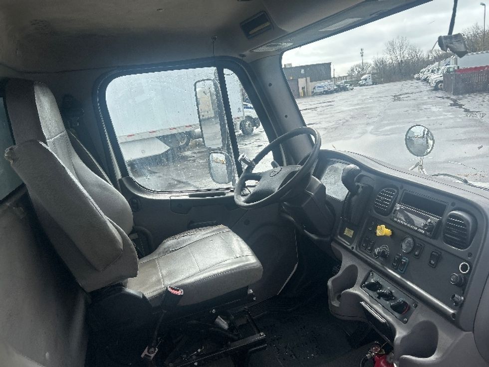 Flatbed Truck-Light and Medium Duty Trucks-Freightliner-2022-M2-Middlefield-OH-367,003\n\t\tmiles-$ 27,750 - Image 22