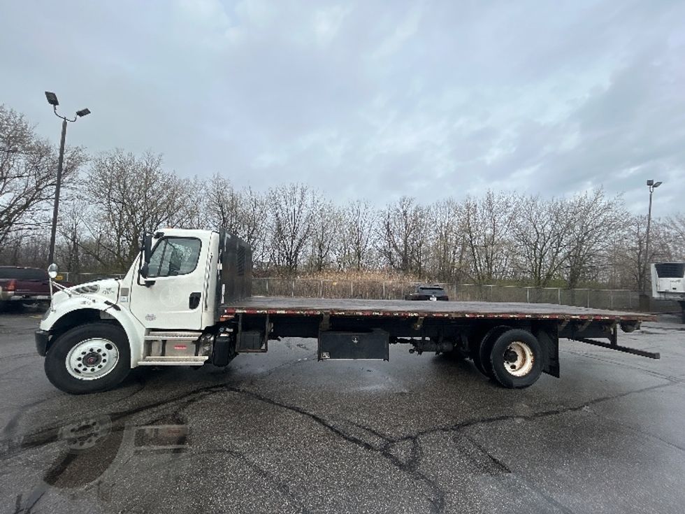 Flatbed Truck-Light and Medium Duty Trucks-Freightliner-2022-M2-Middlefield-OH-367,003\n\t\tmiles-$ 27,750 - Image 4