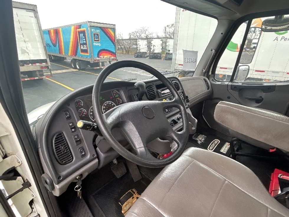 Flatbed Truck-Light and Medium Duty Trucks-Freightliner-2022-M2-Milwaukee-WI-57,038\n\t\tmiles-$ 68,000 - Image 17