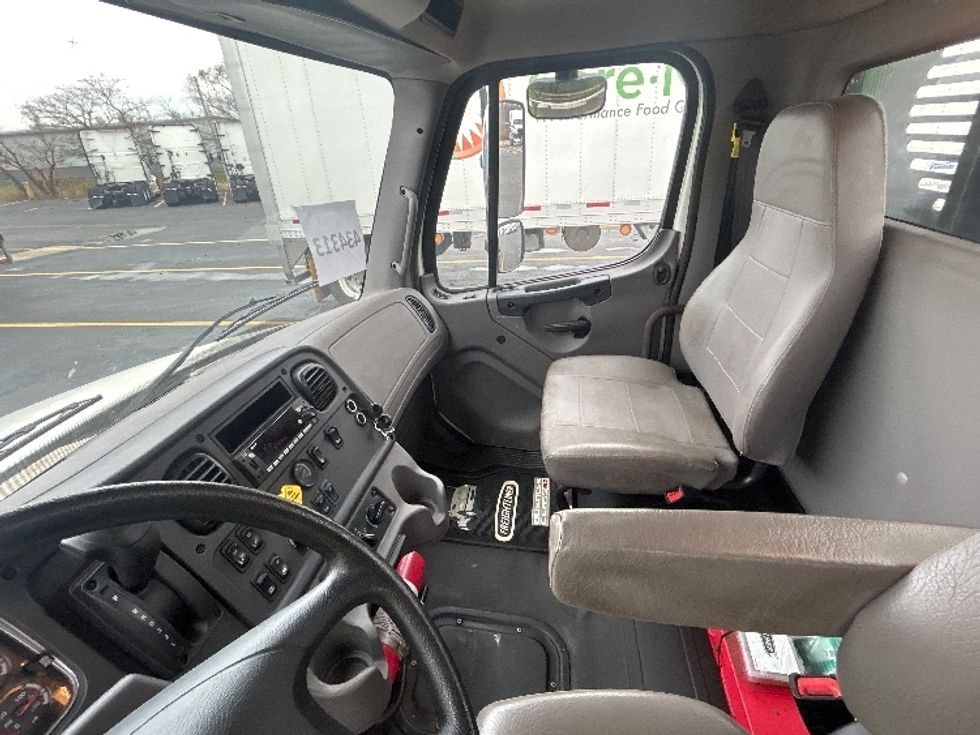 Flatbed Truck-Light and Medium Duty Trucks-Freightliner-2022-M2-Milwaukee-WI-57,038\n\t\tmiles-$ 68,000 - Image 19