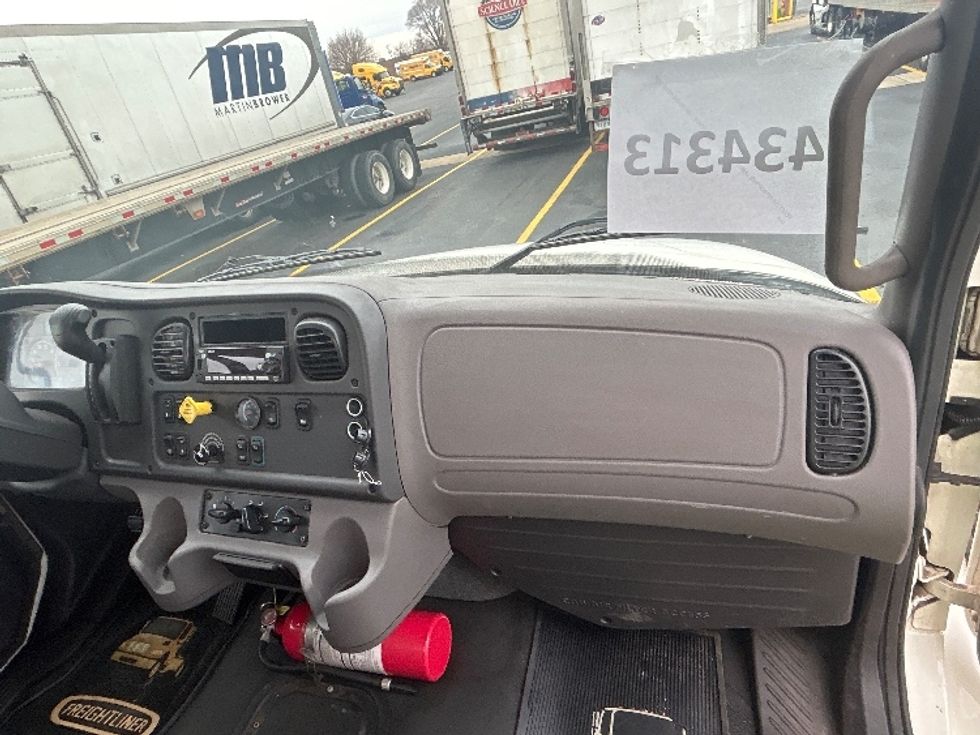 Flatbed Truck-Light and Medium Duty Trucks-Freightliner-2022-M2-Milwaukee-WI-57,038\n\t\tmiles-$ 68,000 - Image 21